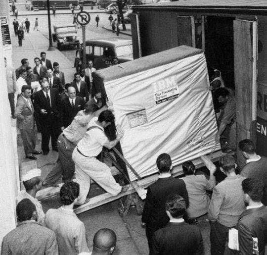 Пет мегабайт твърд диск, който се изпраща от IBM (1956)